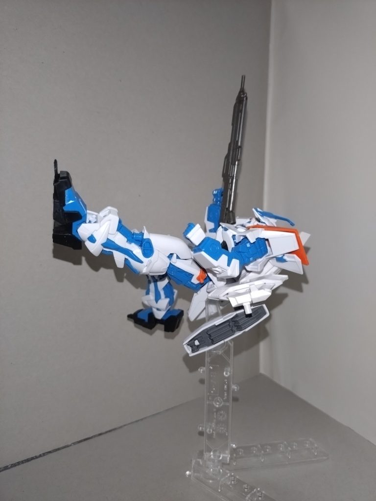 アーマーシュナイダー常につま先に装備している。これを使ったサマーソルトキックは強力。あやや「以前、カプコンの格ゲー“スーパーマッスルボマー”でアストロ(地下プロレス団体BWAを率いる覆面レスラー)を使っていましたけど、彼の必殺技の1つ・シャフトハリアーがまんまサマソだったので、ここで取り入れてみました」 (※なおスーパーマッスルボマーは30年以上前のゲームです。初稼働時、当然のことながら彩はまだ生まれていません)