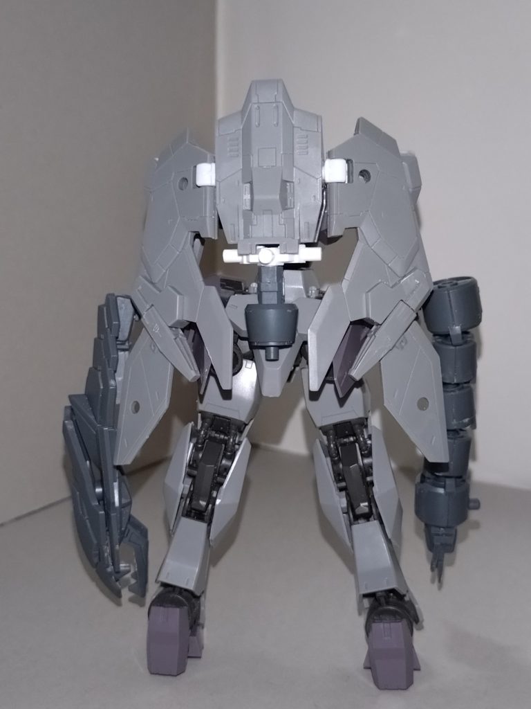 これらの追加武装と、30MMエアファイターをベースとしたバックパックを除いては、特に改造した箇所はない。