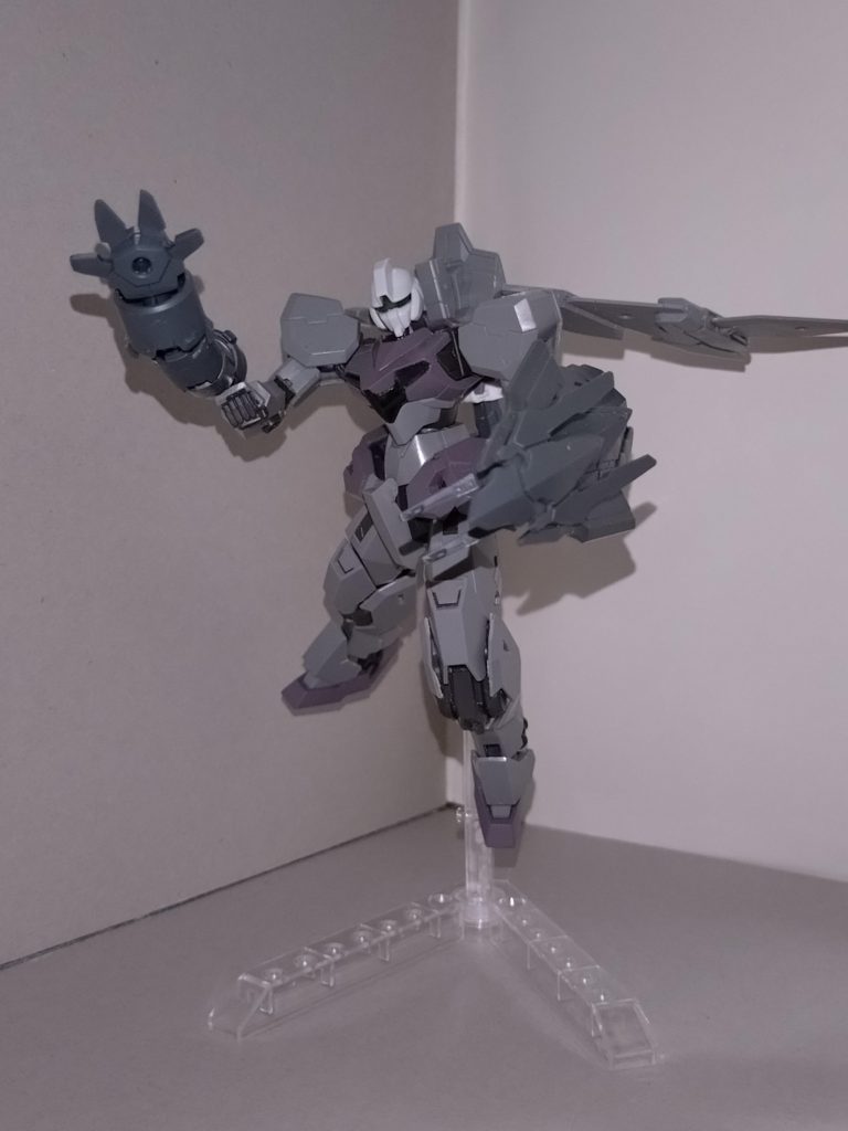 パルマフィオキーナ・ドラゴニア掌部ビーム砲ZGMF-X42Sデスティニーが装備していたものを改良し、長射程ビーム砲にした。ヒートロッドよろしく敵機を捕縛し、ゼロ距離からビームを叩き込むこともできるが、その際は出力が低下する。