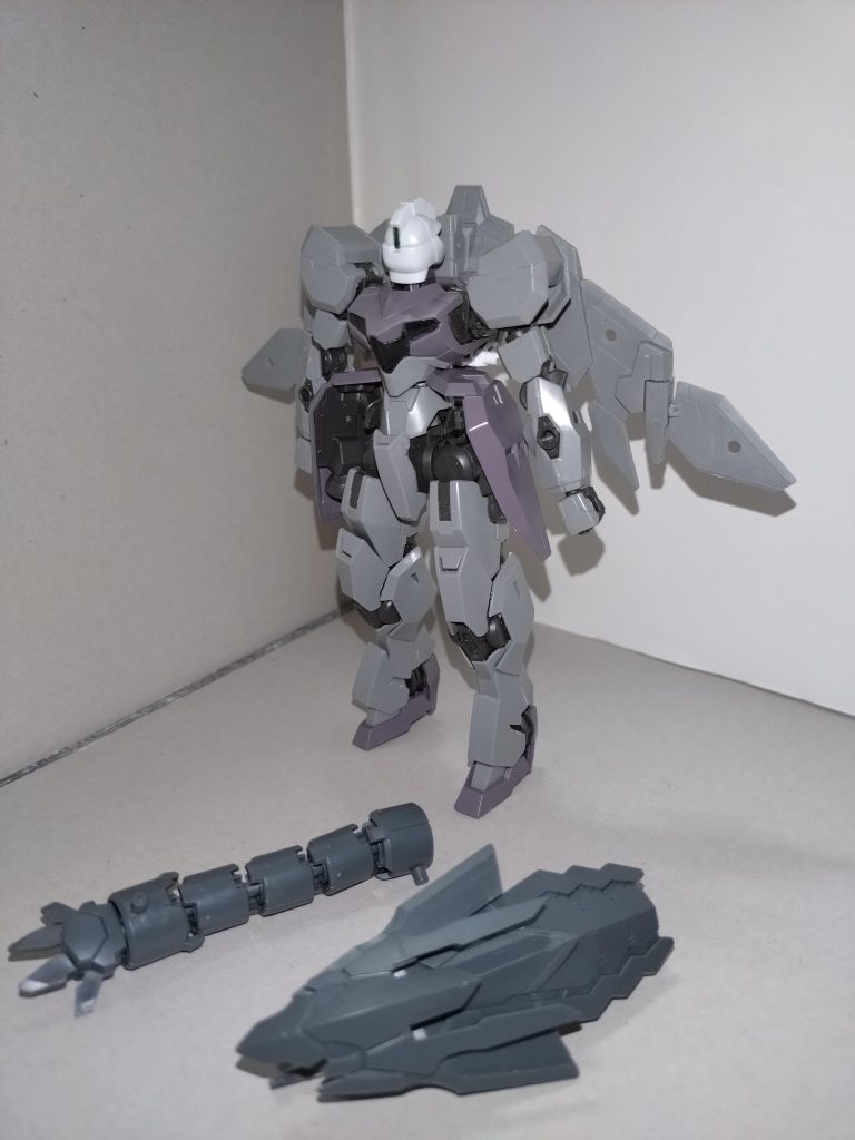 なおMS形態からは次のように変形する。両腕の武装をはずす頭部を180°、腰部スラスターを90°回転させる