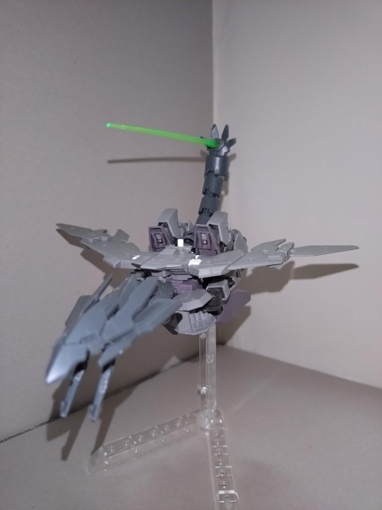 尾部に移動した、パルマフィオキーナ・ドラゴニアによる射撃も強力。