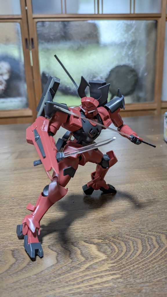 顔面は切り刻んで整形し、プラバンも使ってシュッとさせました😊(gundam-kao3)