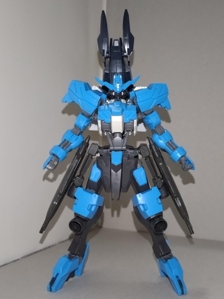 【概要】ZGMF/M-36S2　ヴィダールMk-Ⅱ改修型Morfonicaを率いるドラムス担当・二葉つくしが、過日に制作したヴィダールMk-Ⅱをさらに改修したもの。つくしがその前に制作したガザCの可変能力と、アビスの水陸両用機としての性能をガンダムヴィダールに付加したヴィダールMk-Ⅱであったが、レールガンMMI-M2006iが、設置位置の兼ね合いもあるのか、はずれやすい嫌いがあり、ガンダムバルバトスルプスのサイドアーマーに差し替えた。