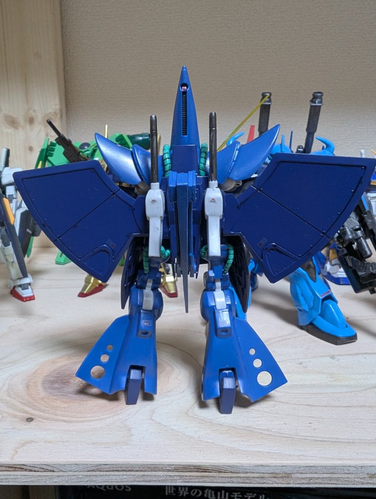 ビームガンは真っ白なのも寂しく思ったので、銃身のみスターブライトアイアンで塗りました。デカール歪みまくってますw羽根は塗り分けしたら、イマイチだったので1色にしました。