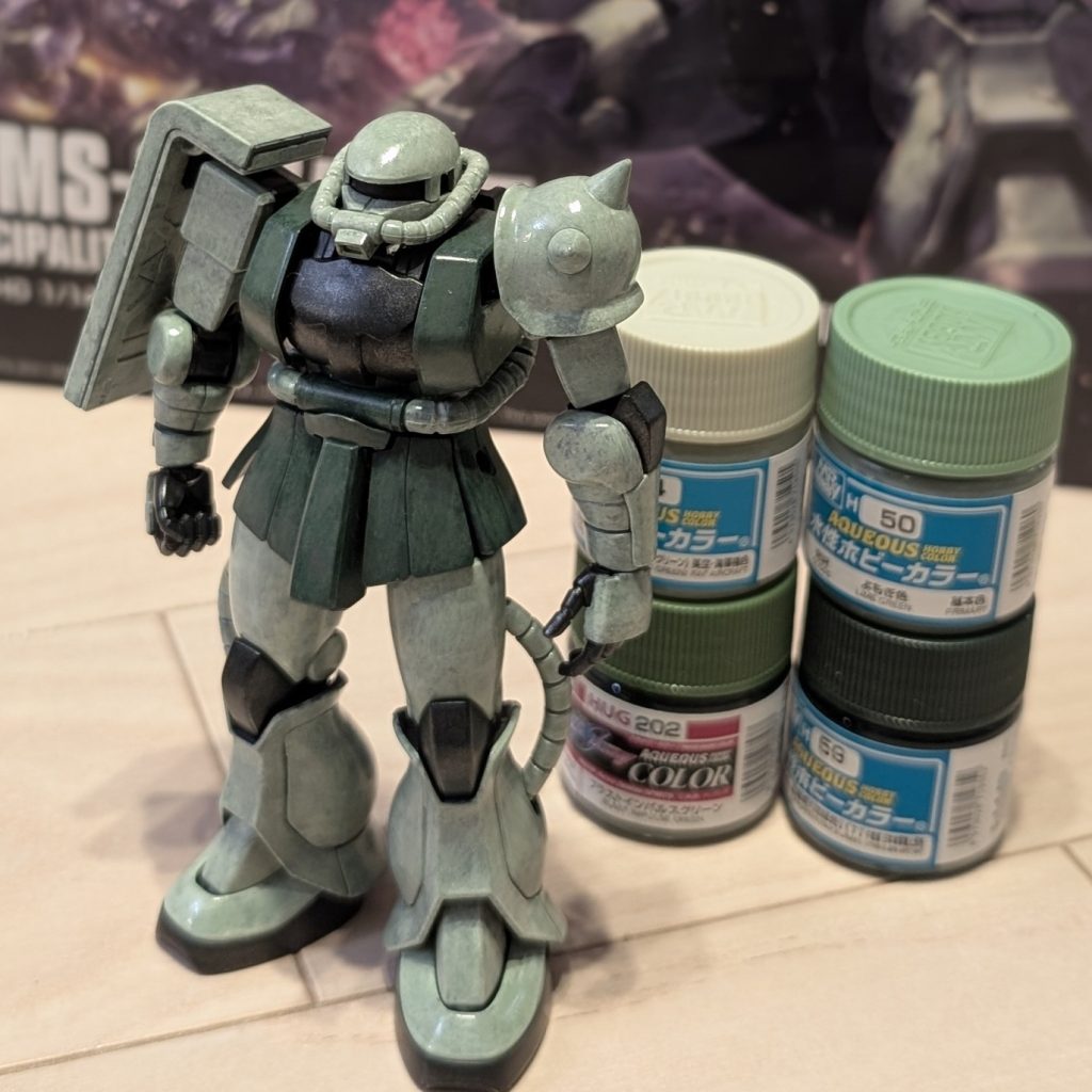 2層塗装後色が乗っていく感じが楽しくて、ついつい下地が見えなくなるくらい塗ってしまう。明るすぎるよもぎ色に動揺してさらに塗り重ねる…結果的に余計に明るくなってしまった。筆塗り作品というテーマがボケないように今回はデカールは無しで勝負する。