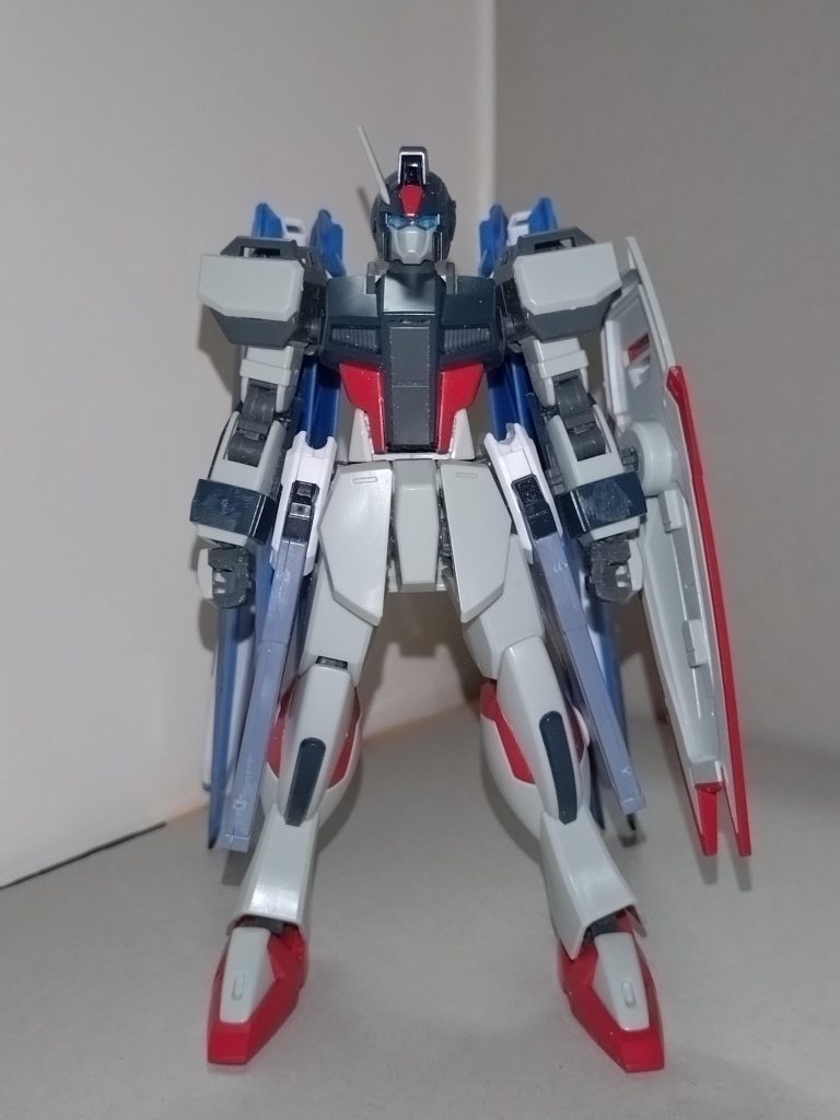 【概要】GAT-01HM ストライクダガーインディペンデンスPoppin'Partyのベース担当・牛込りみがサードパーティ製品と組み合わせて制作した「高機動型ストライクダガー」は、程なくしてダイバーエースユニットを組み込んだ「ストライクダガーダイバーエース」となったが、りみはさらに「やられ役の枠を逸脱した」改良を加え、ZGMF-X10Aフリーダムの機動兵装ウイングを組み込んだ本機体に昇華させた。