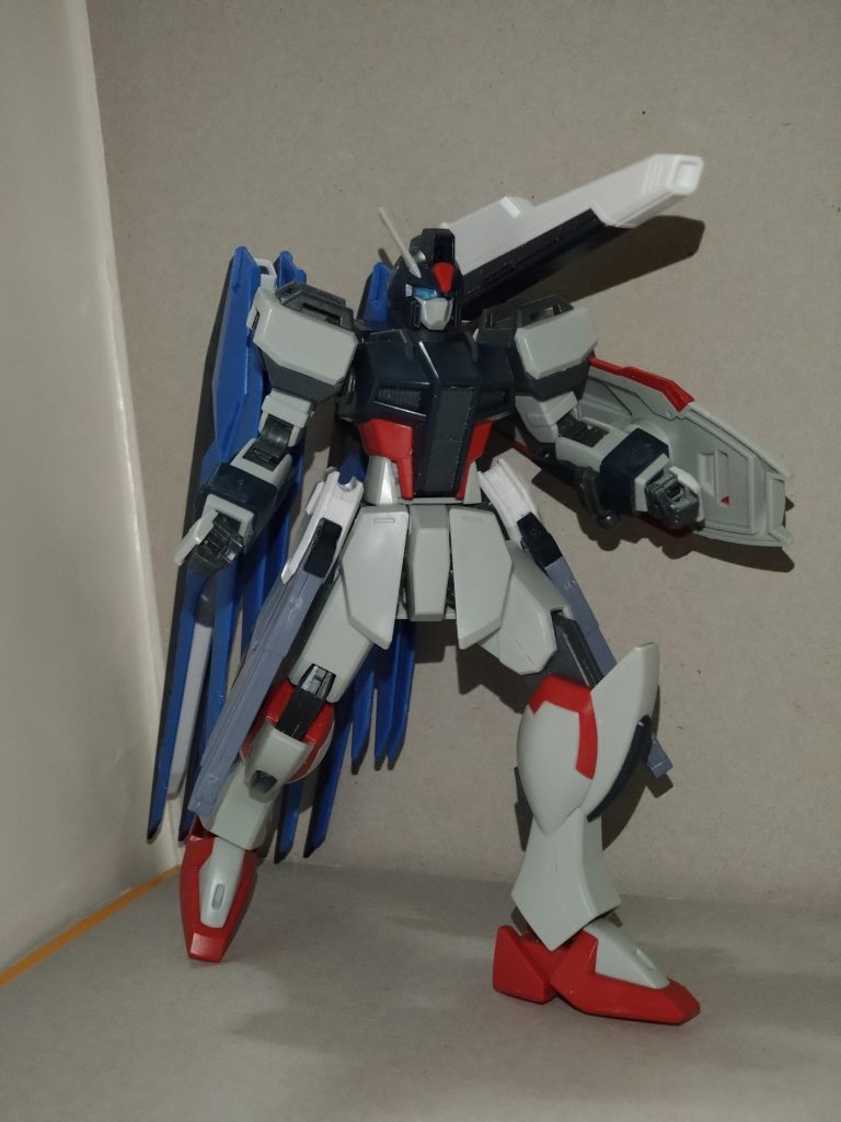 【武装】プラズマ収束ビーム砲「シュラーク・ドライ」メイン武装で、フリーダムにおけるバラエーナの連合版。出力は意図的に抑えられ、最大でもバラエーナの半分。片側のみ使用することが多い。