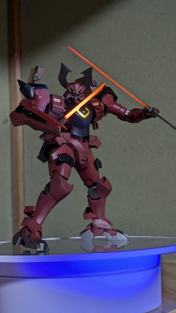 目、胸のロゴ、ブレードは蛍光塗料で塗装し、ブラックライトで光らせております✨👍🏽