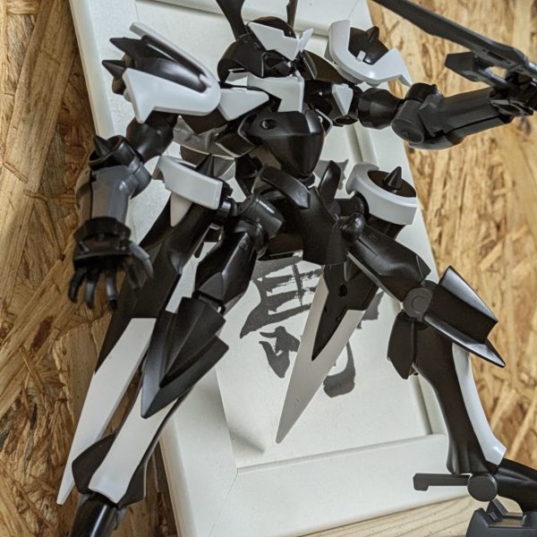 ミスターブシドー強化月間⚔‼️『アヘッドサキガケ』『マスラオ』を完成させたのも束の間、次は『スサノオ』を製作開始しました！先ずは仮組み完了。マスラオよりもパーツが細く可動部位も増えたため、なんだか全体的に関節がゆるーい感じ💦💦またチマチマとやっていきます🙋🏻（4枚目）
