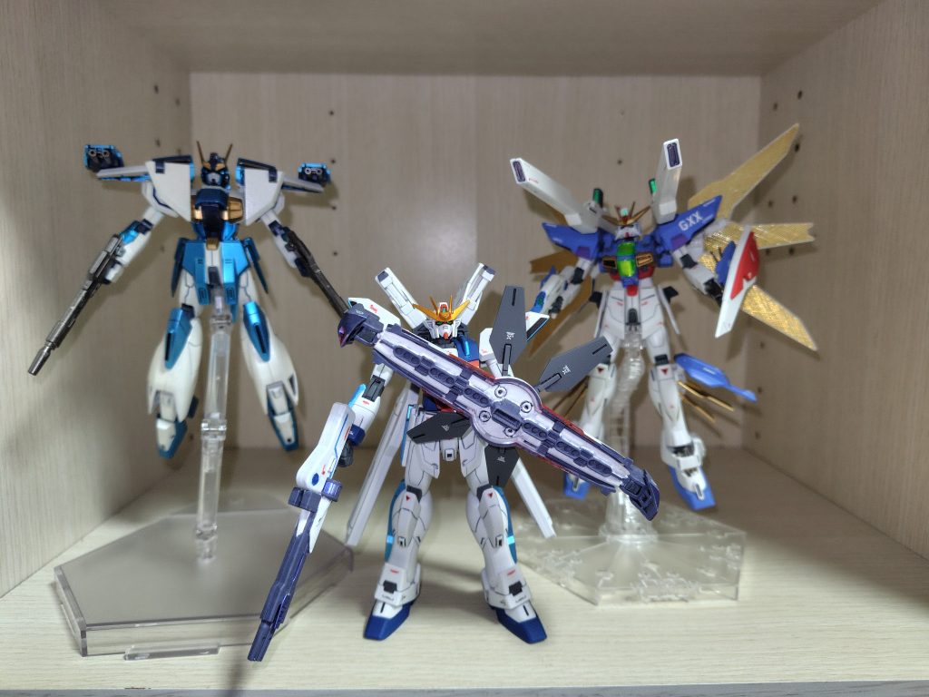 同シリーズの子たちと。タイトルロゴのアクスタも欲しい😂