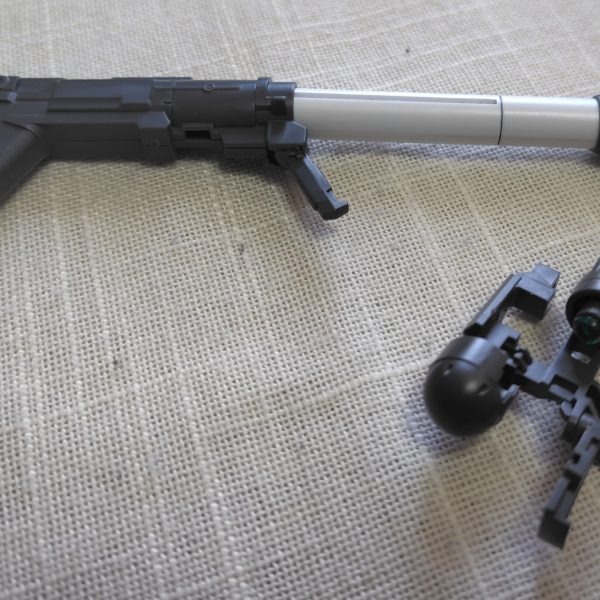 今月のプレバン発送分にあった、シナンジュ拡張セットを作り中です。先にMGの在庫作ろうと封切ったら、余剰パーツのせいで部品が多く見えてやる気でないところに、少なめの箱だったので気晴らしに😂センサーは、オールマイティーモノアイを使ってます💡雨も降るときは降りますし、暑いですしお体に気をつけてお過ごしください😣 （2枚目）