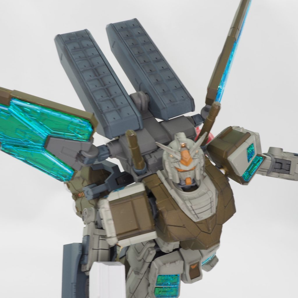 サブアームは使いどころがなさそうなので、ミサイルコンテナに変更。