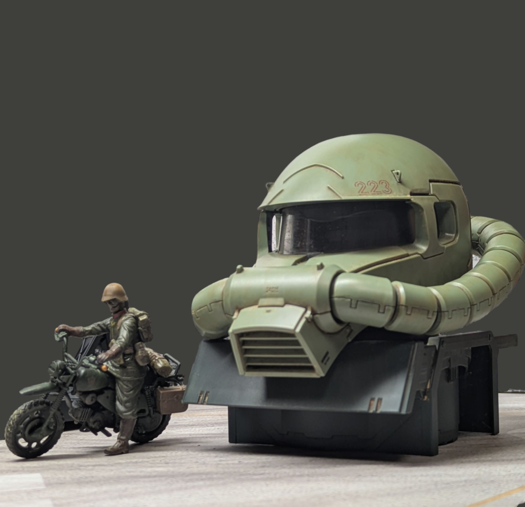 一年戦争中盤になると国連軍は遂にMS開発に成功。この時に先行配備された国連軍のRGM-79(G)陸戦型ジム、RGM-79(E)初期型ジム、RX-79(G)陸戦型ガンダムはザクⅡに匹敵する性能を見せ、ジオン側ではこれら機体が量産体制に入る前に鹵獲して解析する必要ありと判断。オデッサ作戦中にジオンヨーロッパ方面軍司令のユーリ・ケラーネが国連欧州方面軍基地内にある陸戦型ジムの鹵獲を狙ってコマンド部隊を送り込んだ。宇宙でもRX計画の中核となるガンダム、ガンキャノン、ガンタンクの破壊若しくは鹵獲を狙ってシャア・アズナブル率いるジオン軍部隊が国連軍機密実験基地があるサイド7 1バンチを強襲。試作機の大半と母艦となる強襲揚陸艦[ホワイトベース]の主要クルーを喪うなど甚大な被害を受けるもホワイトベースは脱出に成功。この時ホワイトベースに搭載されて脱出したRX-78ガンダムはジャブロー到着までに多くのジオン機を撃墜する活躍を見せ、その戦闘データはジャブローにて量産体制に入っていたRGM-79A/Bジムに反映された。これは後のジオンのMS優位を質量共に覆される原因となり、ジオン側はジャブロー戦の際にジム量産施設破壊を狙ったが失敗。最終的にこの開戦から続く国連とジオンのMS技術争奪戦は国連軍がジムの量産および大量配備に成功し、その圧倒的な戦力でジオン軍を押し潰すという形で幕を閉じた。