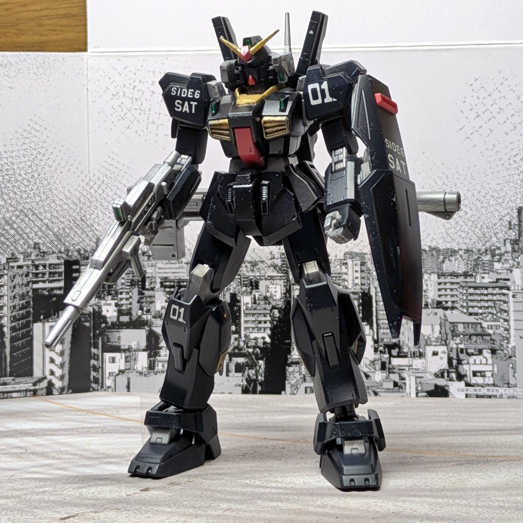 表向きガンダムMk-Ⅱはかつてティターンズによって4機生産され、UC.0095時点で既に退役またはパーツ取りの末廃棄されたとされているが、実際は極少数であるものの改良型の生産が継続されていた。その配備先は国連軍特殊作戦群であり、第二次ネオ・ジオン抗争の裏でネオ・ジオンに協力した地球側のシンパの拠点攻略に使用された。その後、特殊作戦群の機体がジェガンに変更されるに当たってアナハイム経由でサイド6に5機譲渡。Mk-Ⅱもネモ特殊部隊仕様機と同様に軍装備のまま配備された。特殊急襲部隊は軍警察司令本部があるイズマコロニーでは無く、リボーコロニー内の第6装甲機動隊屯所を拠点とし、パルダの大統領府危機管理室から出動命令が出た場合のみ姿を現す。そのため軍警とSATは実質的に別組織とされている。隊員も国連軍実戦部隊出身者を多く採用したため、対MS戦では国連軍部隊にも引けを取らない実力を持っている。そんなサイド6配備のガンダムMk-Ⅱだが、その実力者揃いでも持て余す機体があった。それがガンダムMk-Ⅱ 1号機だった。