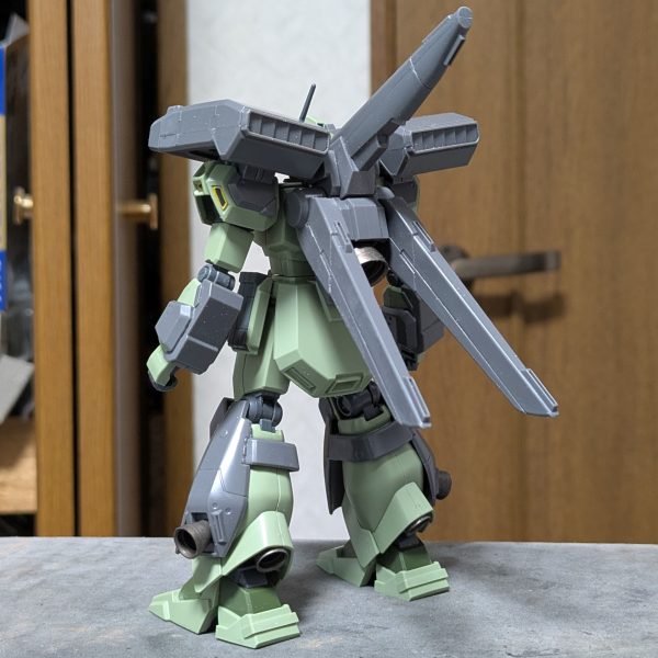 HGUC スタークジェガン製作中!!機体組立完了!!明日からは細部塗装や武器類製作へ。本隊の黄色塗装はそのままで増加装甲の黄色塗装はメタル系に変える予定。この機体のパイロットは設定ではジークアクスでサイコガンダムに乗っていた