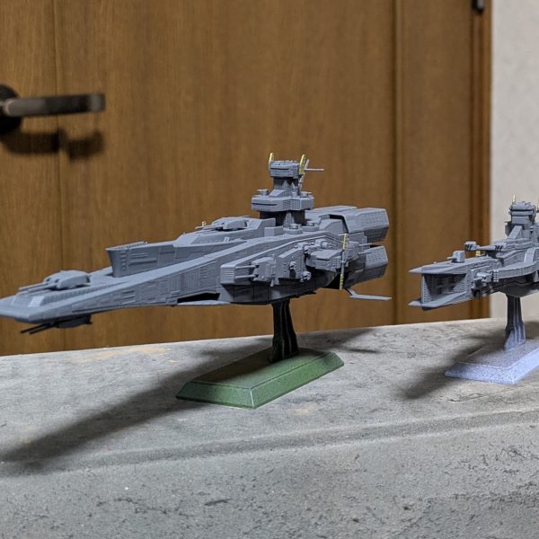 1/1700 マゼラン級戦艦&サラミス級巡洋艦塗装完了!現用艦ぽくグレー系統で塗装。細部塗装はアンテナ部はゴールド、エンジンノズルはガンメタルで。（3枚目）