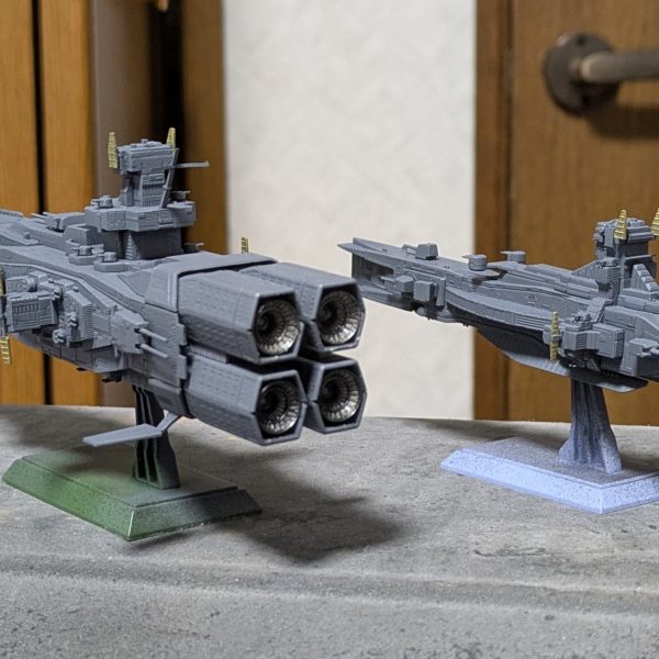 1/1700 マゼラン級戦艦&サラミス級巡洋艦塗装完了!現用艦ぽくグレー系統で塗装。細部塗装はアンテナ部はゴールド、エンジンノズルはガンメタルで。（2枚目）