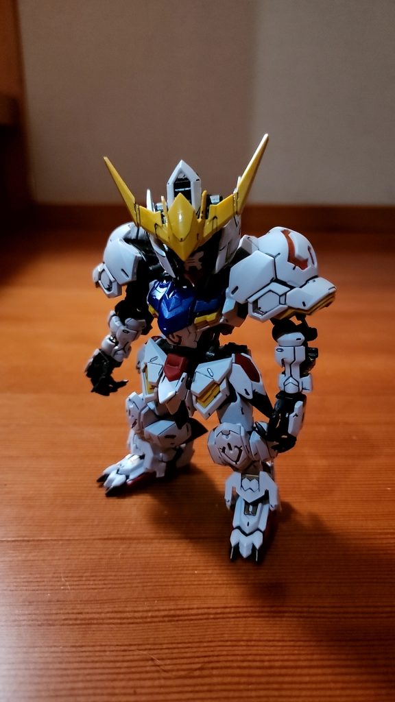 制作中のジオングに疲れてこちらを進めてた😀艶消しクリアーホワイト+ライトグレーメタリックブルーゴールドスーパーファインシルバークリアイエロークリアーレッド焼鉄色黒鉄色スミ入れ 