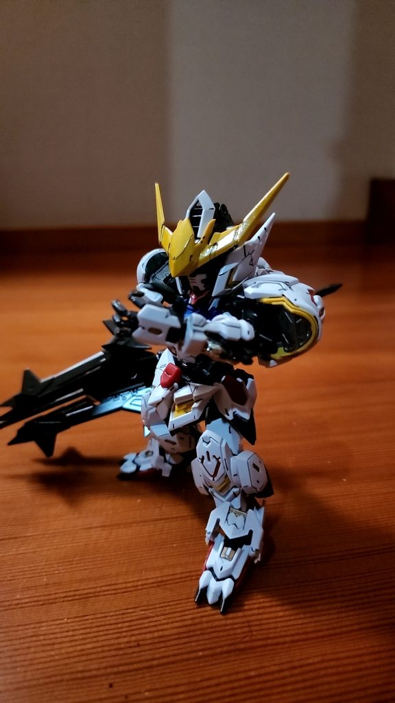 メイスの重みに耐えれない腕