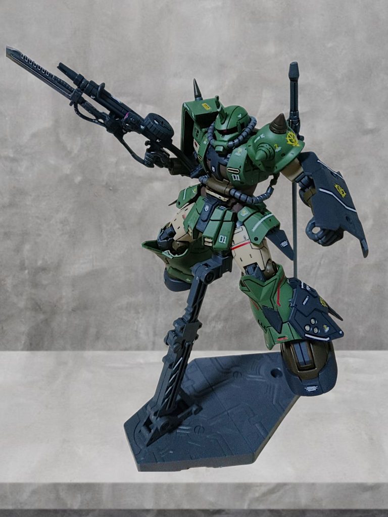 実は今回の作品はガンスタを始める前に作った高機動型ザクをモチーフにしましたこのカラーリングが好きだったので、今回再現できて満足ですしかし、この頃は作りも写真もいろいろ粗くてお恥ずかしい・・・(zaku-kao4)