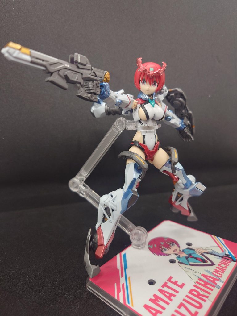 胸部装甲は磁石固定なので、キャストオフ可能。