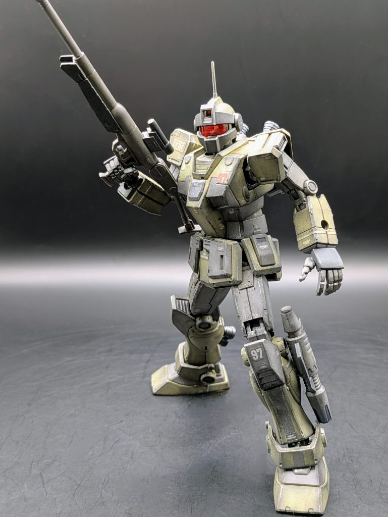 デフォの武装はライフル、スプレーガン、ビームサーベルと一通り装備👍️