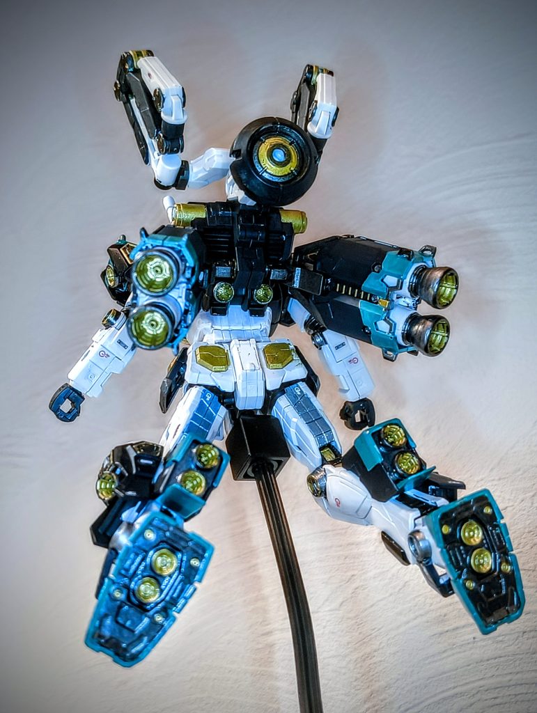 設定：量産に伴うコスト削減の為、グラスフェザー、アキュムレーターはオミット現実：組み立て、塗り分け大変なので省略