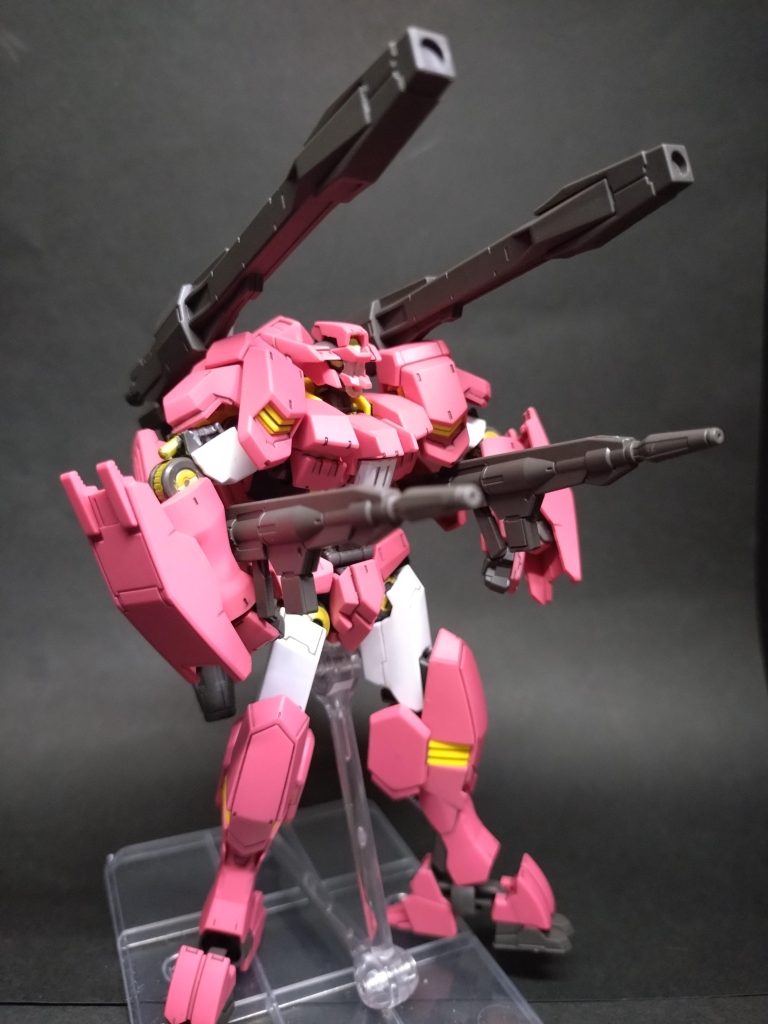 ビミョーに脇の下から出てるライフルを握れませんでした（汗）