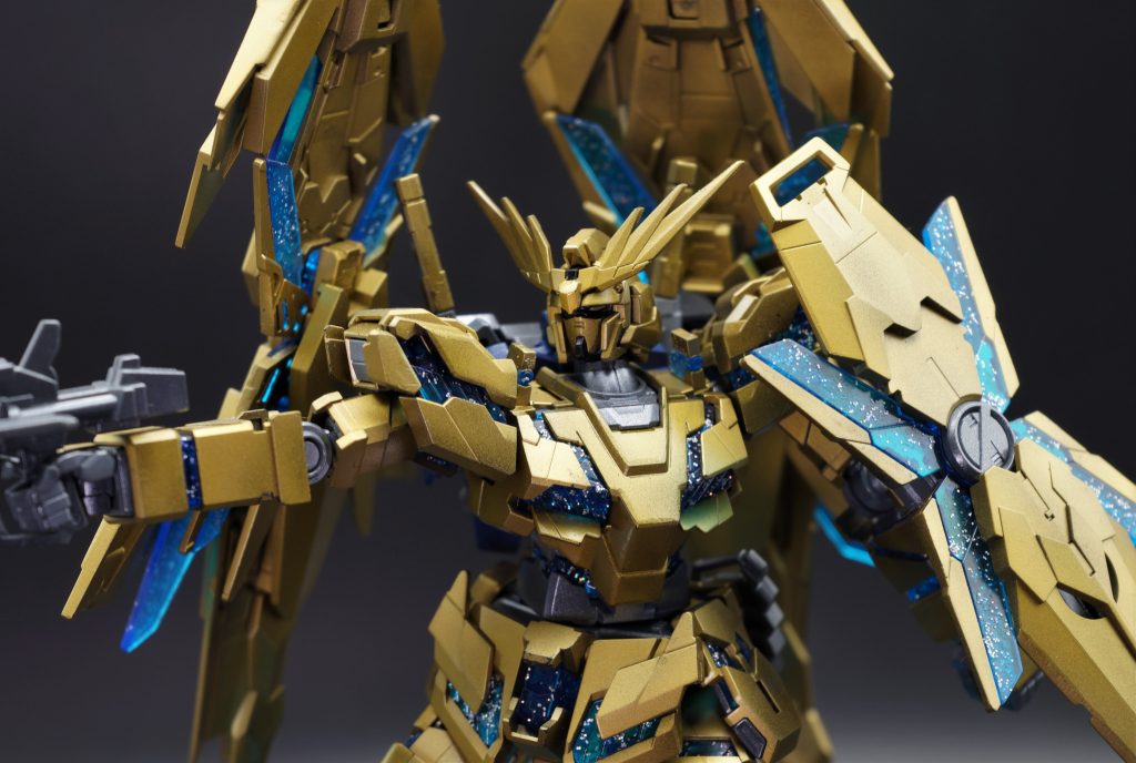 HGフェネクス全塗装–2枚目/制作者：あるむ