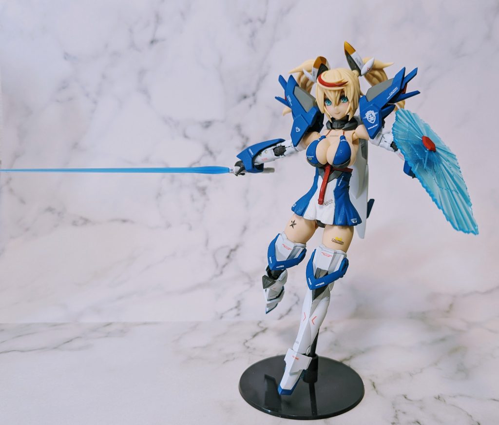 ウイングを外してビームサーベルは他のクリアパーツに合わせて青に変更しています。
