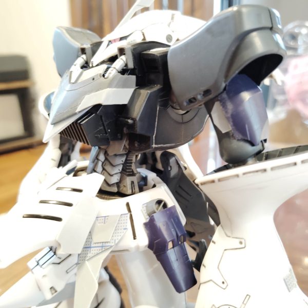 閲覧ありがとうございます！先日のキュベレイダムドの続きです！下半身のディテールアップを行ないましたスジボリの追加やフレア部の別パーツ化をしてみましたHGUCに比べて、部品が大きくこれまで、1年以上間が空いた私には結構やったつもりでも、作業量の割に変わったように感じられません(汗)まぁ、時間を掛けてカッコよくしていこうと思います今日はここまでです（2枚目）