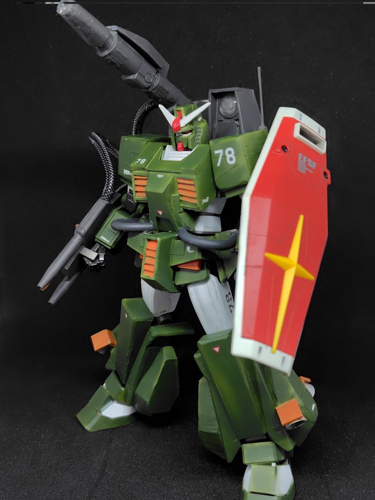 素体はEGガンダム。追加装甲をプラ板やパテで作成しました。いろいろ雑です笑笑