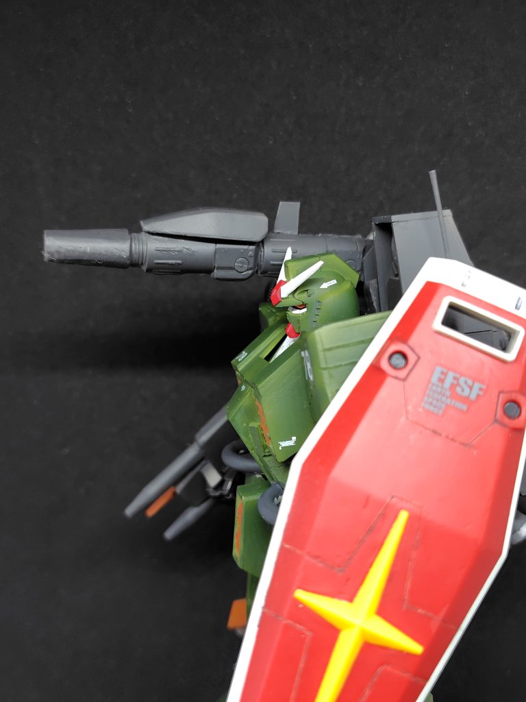 キャノン部分は関節を仕込んで上下に動かすことができます。