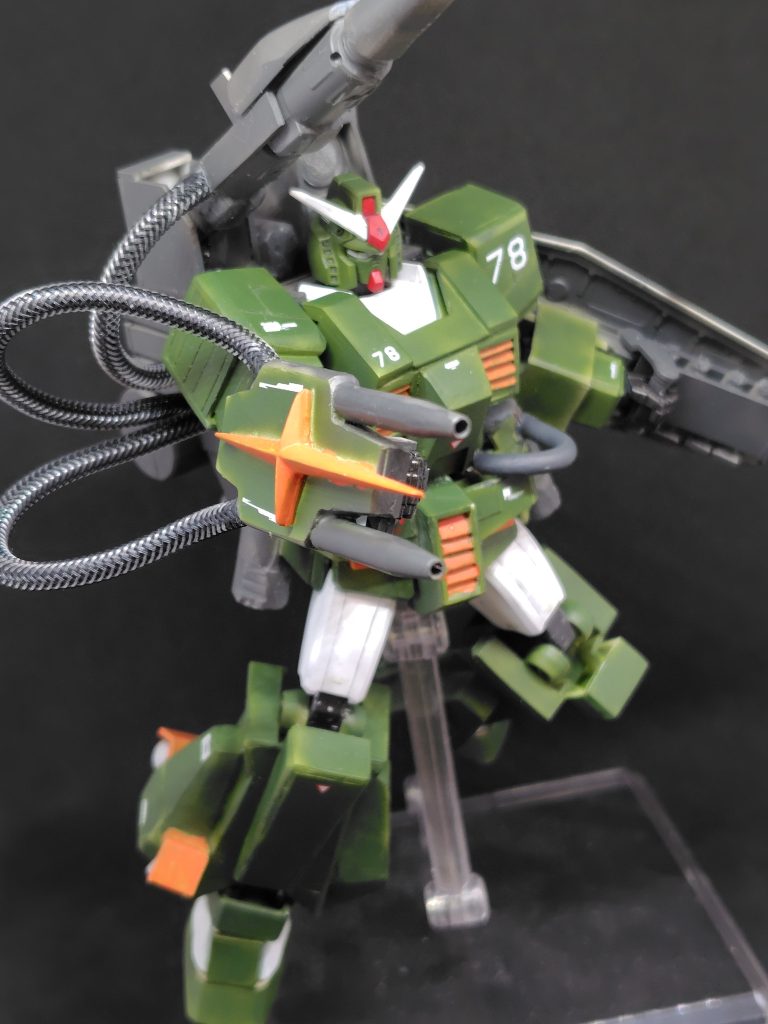 とりあえずポージング特に何も考えずに装甲をつけまくったので可動はかなり死んでます笑笑でも一応かっこよくはできたので満足してます。