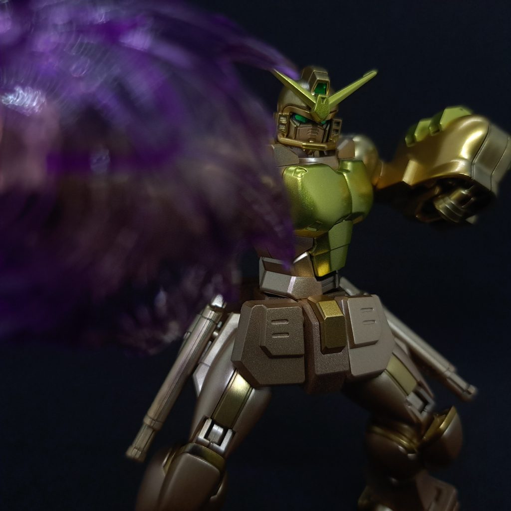 塗装によってパンチエフェクト用のスライドギミックが動かなくなっているのでボクサーモードは左手のみグローブ装着で…