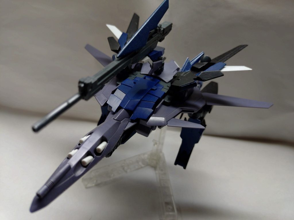 ベースキットの構造を残してパーツの差し替えでWR形態に変形が出来る。