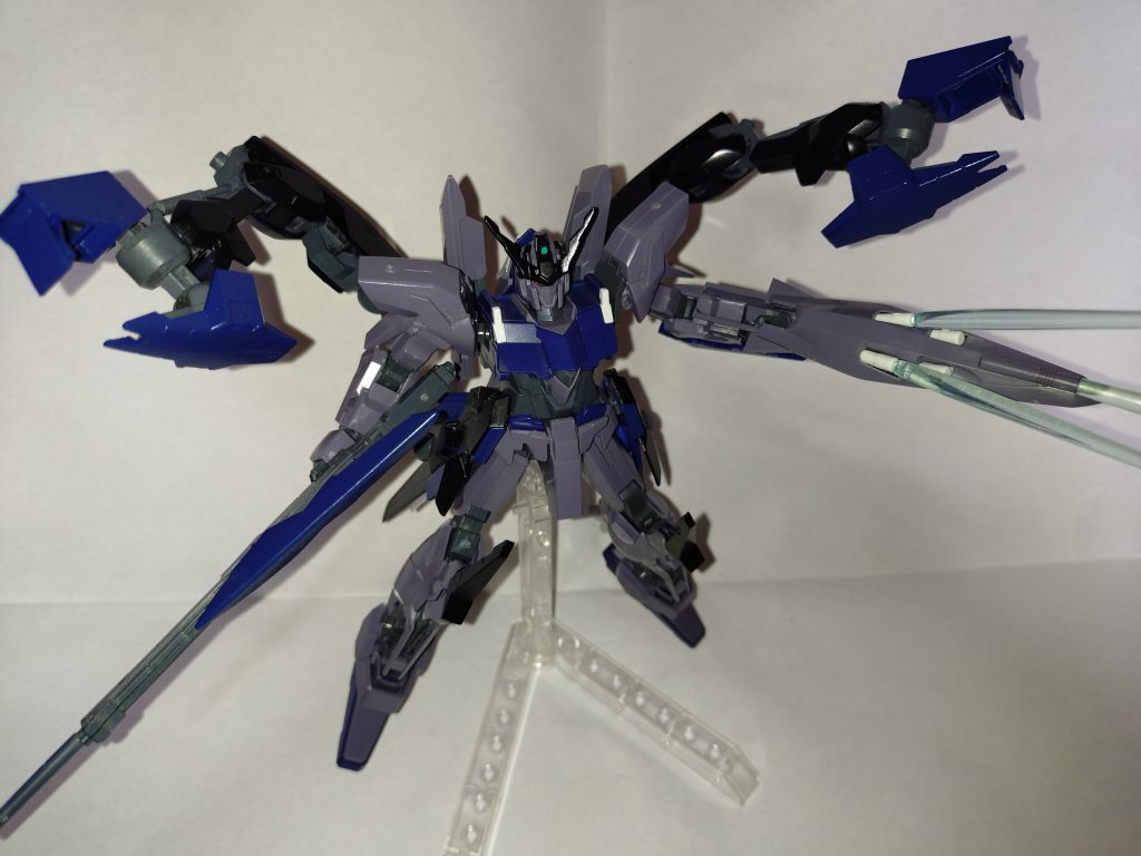 万能サブアームはMS形態でも使用が出来て、攻防両方の戦法で戦闘を行える優れモノだ。