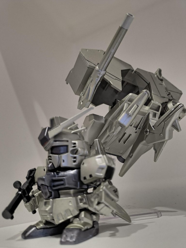 コンテナ部分が真っ白のっぺりと感じてしまったのでスジボリをチャレンジするも⋯気に入らず初プラバンで凸凹付けてみましたGP03はノータッチ