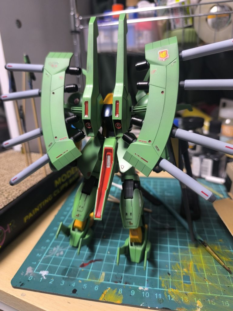 色々筋彫りを頑張ってみました！バーニアの中にはソケットピン入れてます。