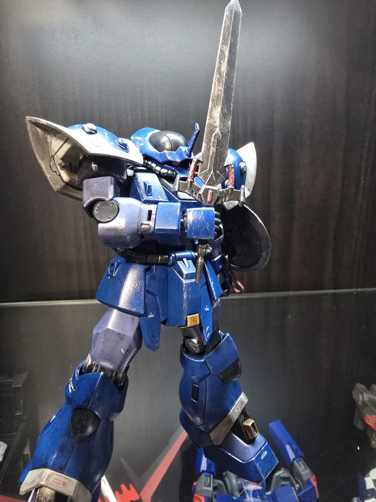 モビルジンの重斬刀を使用円形のシールドと合わせ騎士っぽい