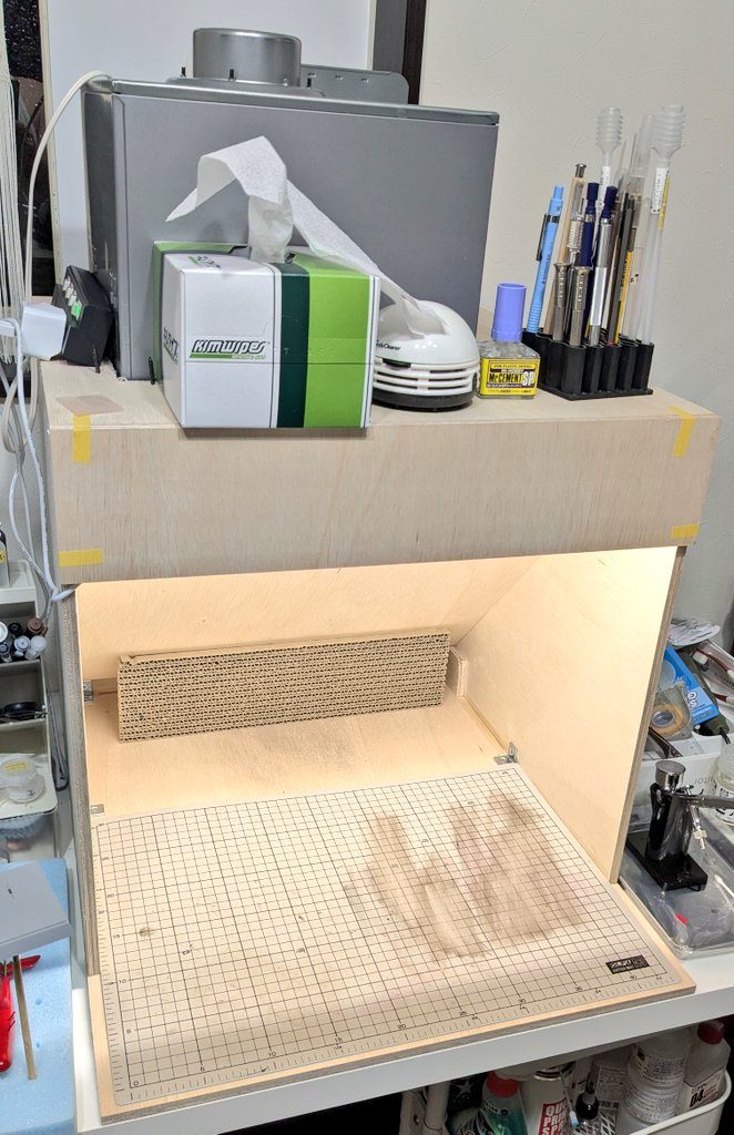 作品名：塗装ブース<p>念願の塗装ブースを自作してみました💡 ハイスペックな換気扇(三菱VD-18z3)を使用しながらも、総額2万円未満✌️ これでエアブラシ塗装が捗る✨✨</p>
