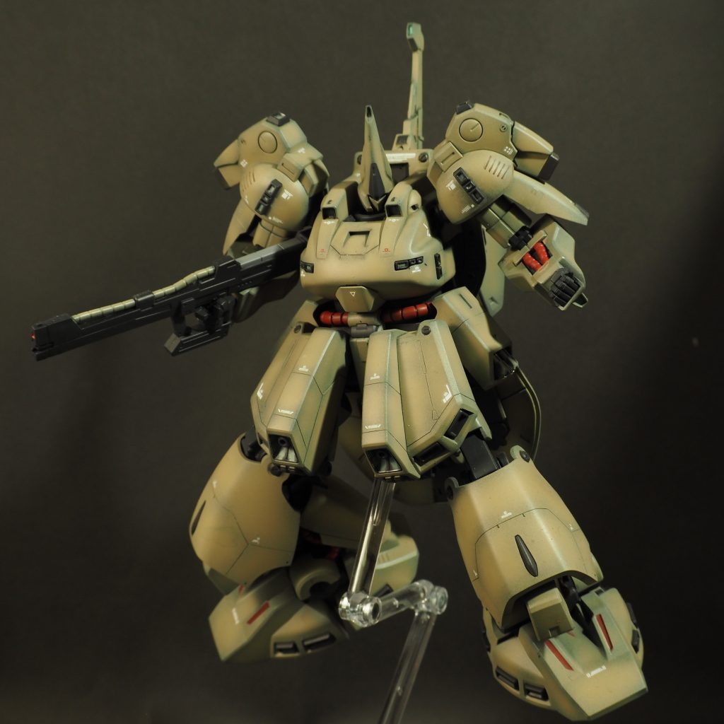 股関節にMG百式2.0のものを埋め込んで開脚が余裕に。肩はボールジョイント化してます。