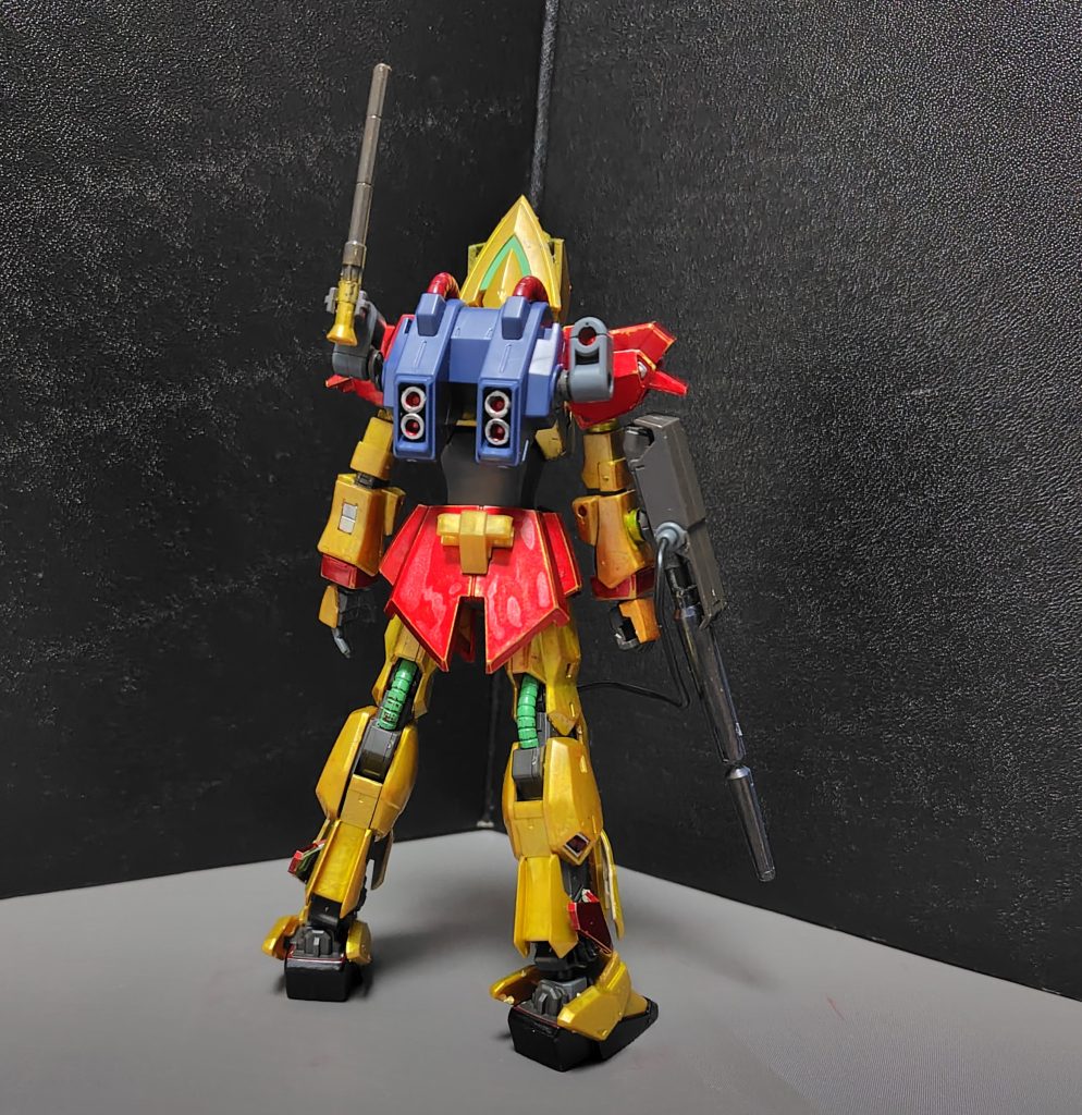 元ネタと同じにするために百式のウイングバインダーは外してます。その代わりにウェポンラックに変更しています。