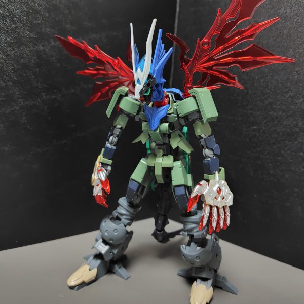 Q.これはガンプラですかね？A.はい、ガンプラです。道を開けなさい。これまで作ってきたガンプラ作品の為にパーツ取りした後のジャンク達を寄せ集めて、ドラゴンを制作中です。以前投稿した鉄血龍シリーズの第3弾になりますね。ベース機はゲイレールにグレイズ、SDのドラゴン、30MMのオプションパーツ等を組み合わせてます。今回のは尻尾も付けてますので、よりドラゴンっぽくなれたかなと思います。さて、このドラゴンのボディカラーは何色にしようかな…？（2枚目）