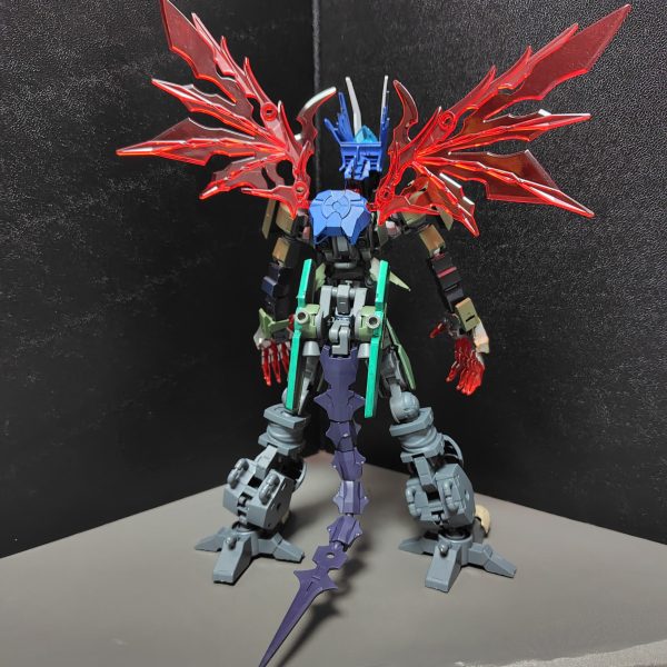 Q.これはガンプラですかね？A.はい、ガンプラです。道を開けなさい。これまで作ってきたガンプラ作品の為にパーツ取りした後のジャンク達を寄せ集めて、ドラゴンを制作中です。以前投稿した鉄血龍シリーズの第3弾になりますね。ベース機はゲイレールにグレイズ、SDのドラゴン、30MMのオプションパーツ等を組み合わせてます。今回のは尻尾も付けてますので、よりドラゴンっぽくなれたかなと思います。さて、このドラゴンのボディカラーは何色にしようかな…？（3枚目）