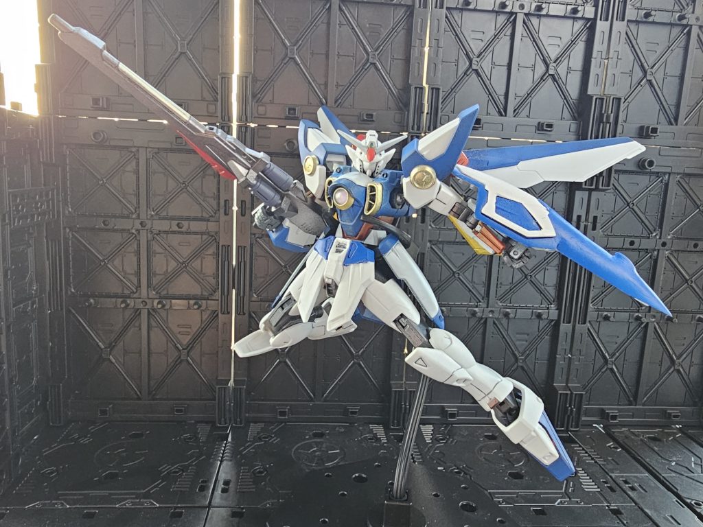 種ぽいポーズも決まります。シールドを1部自作した弊害でライフルマウント出来ずバードモードへ変形出来なくなりました_(:3＞∠)_ 拙い作品ですが最後まで見ていただきありがとうございました！ 