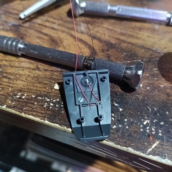 前2作と違い今回はヒールの様な下駄履きなんで足裏のバーニアにも入れました👍（3枚目）