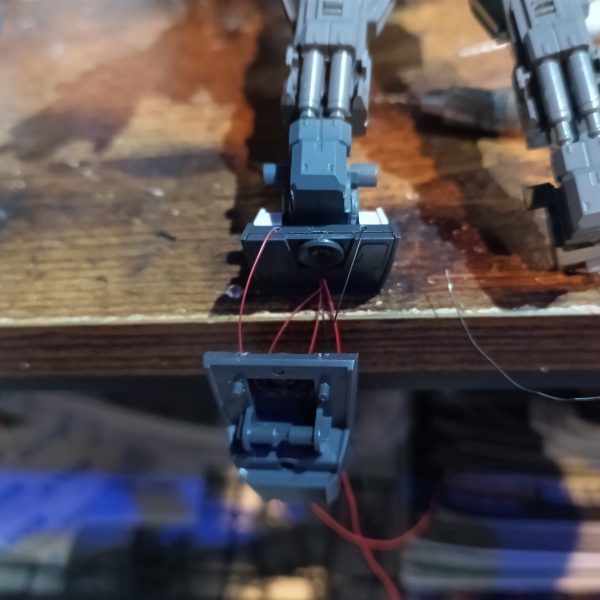前2作と違い今回はヒールの様な下駄履きなんで足裏のバーニアにも入れました👍（7枚目）
