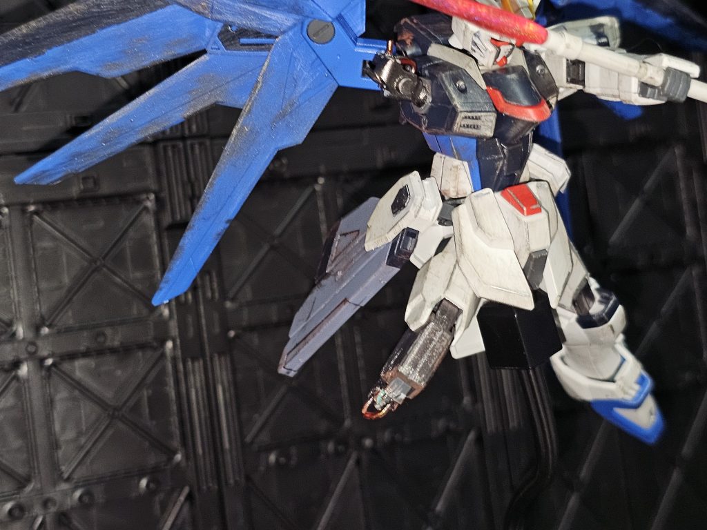 右肩はアニメを繰り返し見ながら形状確認してパーツを自作しました。そしてなぜが全く違うパーツができてしまいました‪w形状だけはにてるかな笑 