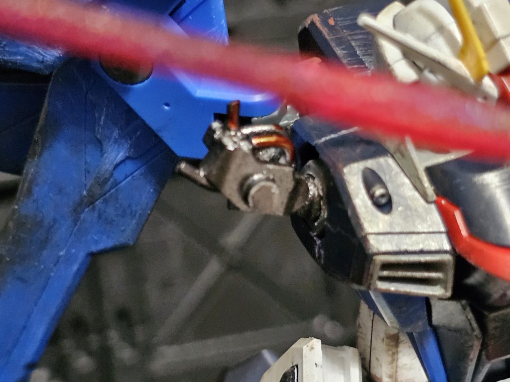 右肩アーマーの追加ディティール